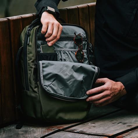 aer backpack website.